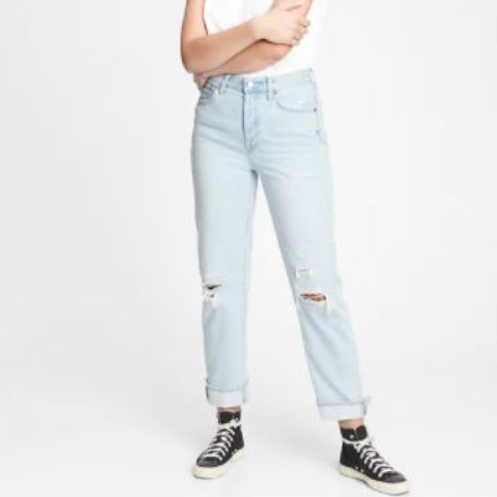 NWT GAP Womens Mid Rise Destructed Boyfriend‎ Jeans